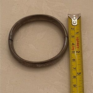 A to Z Sterling bracelet, vintage. Flower decor engraved on outside (mlb)